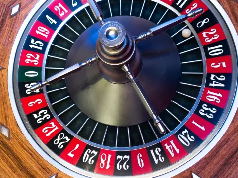 Les jeux d'ambiance insolites à essayer pour pimenter une soirée en amoureux