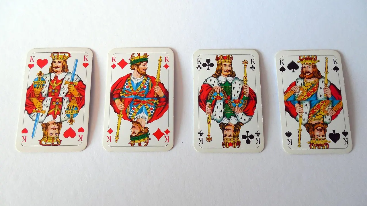 Jeu de cartes compétitif en duel